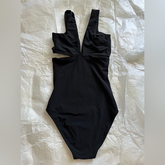 ARAKS ursa cutout one piece in black, size S - Picture 8 of 8